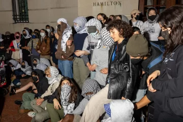 Universidad de Columbia suspende a estudiantes porque protestaron contra masacre que hace Israel en pueblo palestino