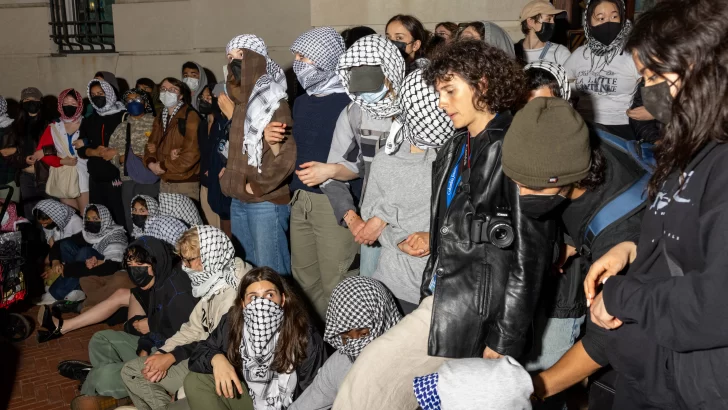 Universidad de Columbia suspende a estudiantes porque protestaron contra masacre que hace Israel en pueblo palestino