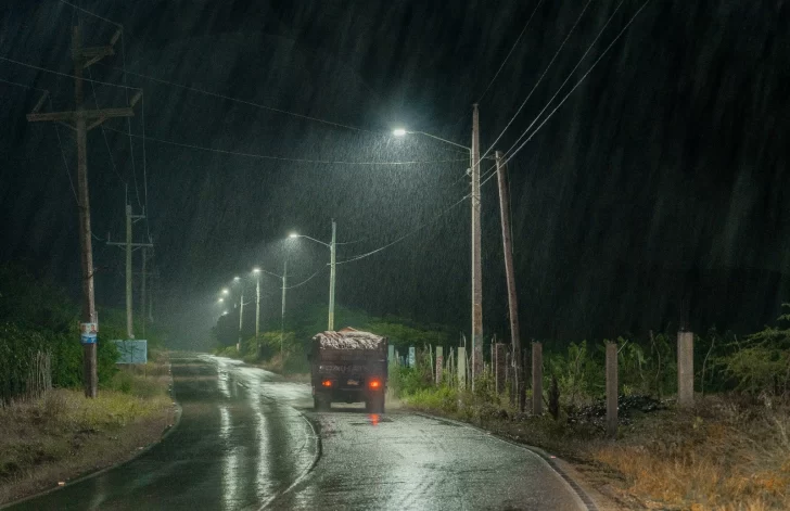 Edesur ilumina tramos de las carreteras Canoa y Vicente Noble, en Barahona
