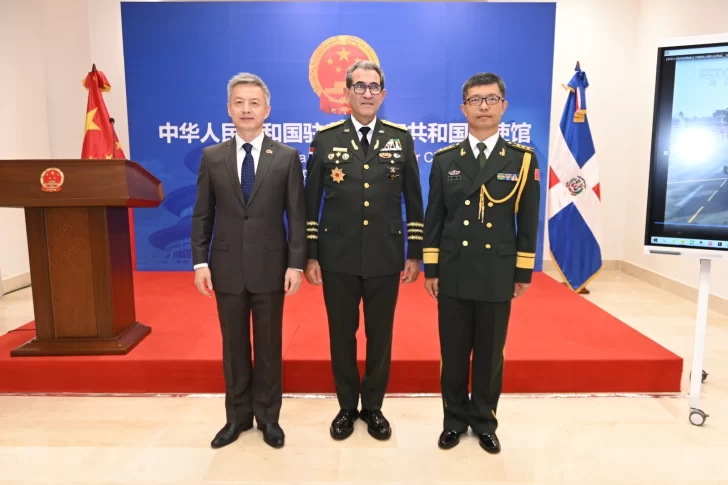 Autoridades-militares-participan-en-recepcion-en-honor-al-primer-Agregado-de-Defensa-de-la-Embajada-China-en-RD-2-728x485