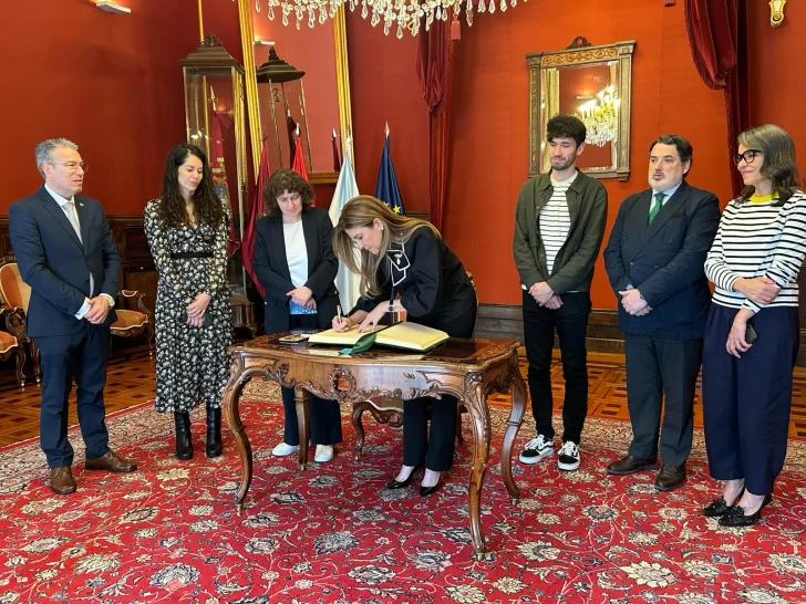 Carolina Mejía se reúne con las alcaldesas de Lugo y Santiago de Compostela, en España