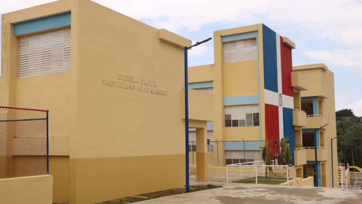 Minerd inaugura dos escuelas en Santo Domingo