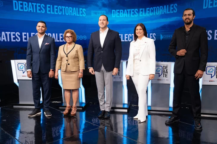 Rafael Alburquerque califica como 'interesante e importante' el debate de candidatos vicepresidenciales