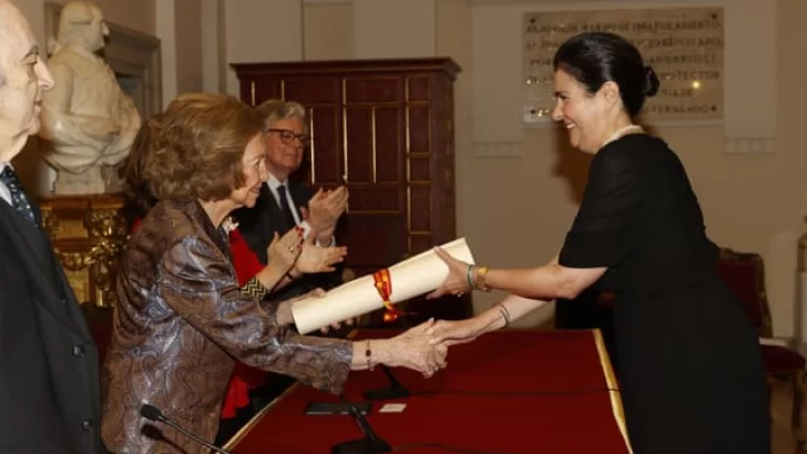 Reina Doña Sofía entrega Premio de Mecenazgo Latinoamericano 2024 a la Dra. María Amalia León