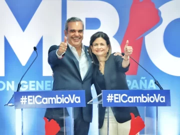 La JCE recibe el programa de gobierno del candidato Abinader