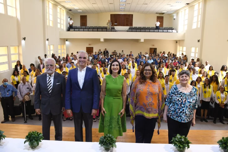 Escuela del Ministerio de Trabajo gradúa 186 jóvenes