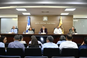 Periodistas y comunicadores se gradúan en diplomado de Administración Electoral