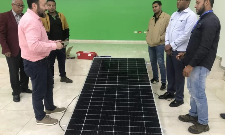 Coopmaimón impulsa instalación de paneles solares de bajo costo