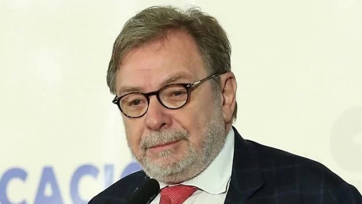 Juan Luis Cebrián es destituido como presidente de honor del diario 'El País'