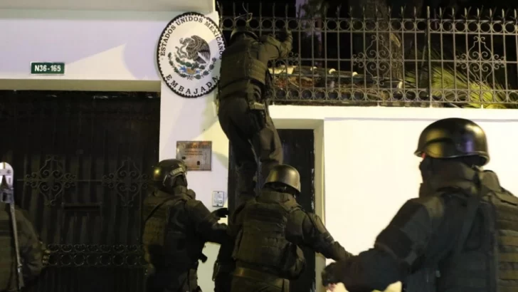 La-Policia-ecuatoriana-asalta-la-Embajada-mexicana-en-Quito-Ecuador-el-pasado-5-de-abril-de-2024.-728x410