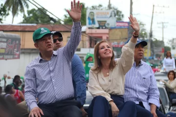 Leonel realiza marcha-caravana en Santo Domingo Norte