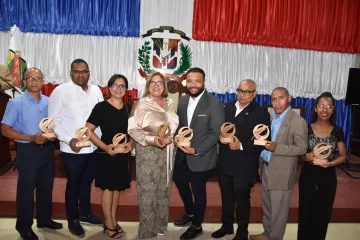 Filial Duarte del CDP reconoce a destacados periodistas