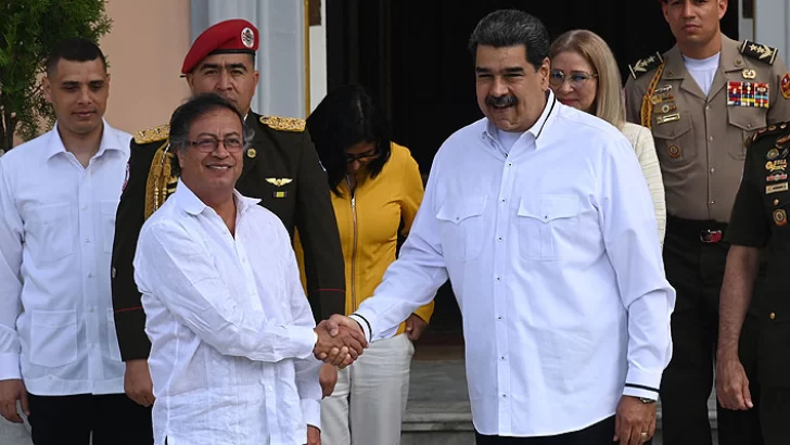 Petro acusa a Maduro de 