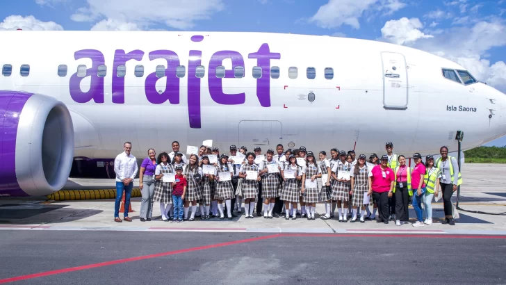 Arajet motiva preparación del talento dominicanos en la carrera de aviación con “Piloto por un día”