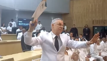 Manuel Jiménez interrumpe ceremonia de toma de posesión de Dío Astacio