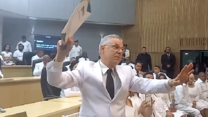 Manuel Jiménez interrumpe ceremonia de toma de posesión de Dío Astacio