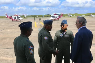 Abinader recibe dos helicópteros para la FARD