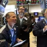 Wall Street aterriza en terreno mixto