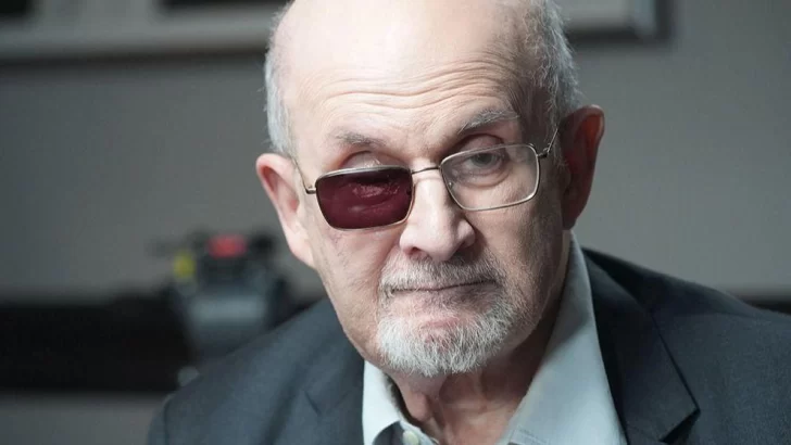Salman Rushdie: 'Perder un ojo me afecta todos los días'