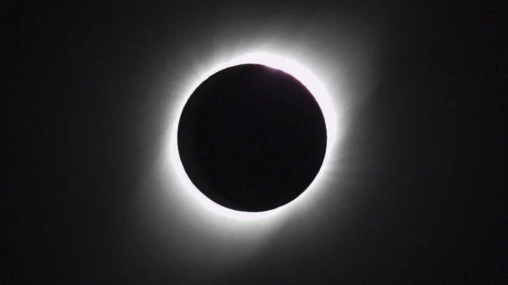 Qué es un eclipse solar total como el que se verá en México, EE.UU. y Canadá y qué otros tipos de eclipse existen