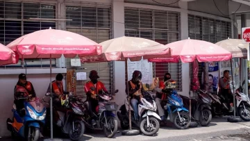 Ola de calor en Tailandia: los mototaxis de Bangkok, en primera línea