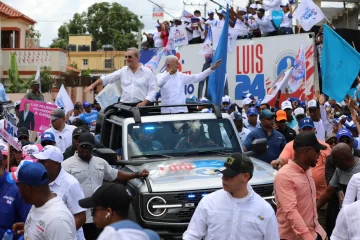 Luis Abinader encabeza marcha caravana en Cotuí