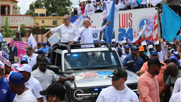 Luis Abinader encabeza marcha caravana en Cotuí