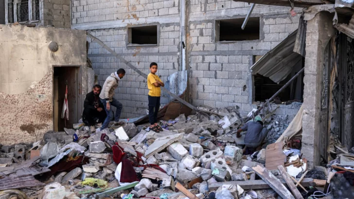 Israel bombardea Rafah en medio de negociaciones 