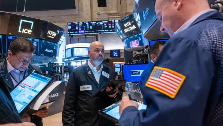 Wall Street cierra en verde tras informe de empleo de EEUU