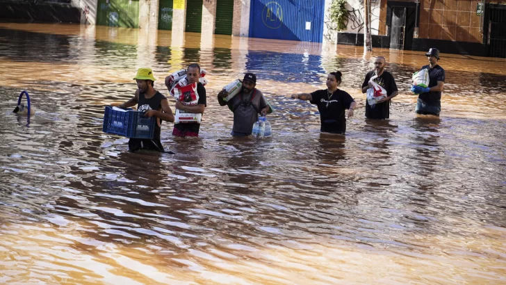 Inundaciones en Brasil: 'Nunca había vivido esto', dice médica en Porto Alegre