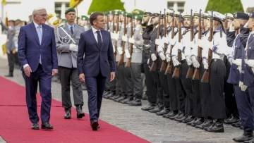 Macron advierte en Berlín sobre la 'fascinación por el autoritarismo' en Europa