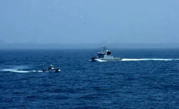 La Armada rescata a tres estadounidenses que estaban a la deriva