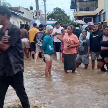 Barrios inundados en SFM tras desbordamiento del río Jaya