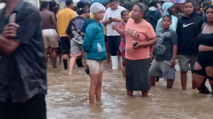 Barrios inundados en SFM tras desbordamiento del río Jaya