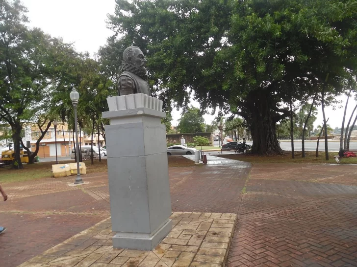 Busto-de-Cervantes-en-Ciudad-Nueva.-Fuente-Tripadvisor.-728x546