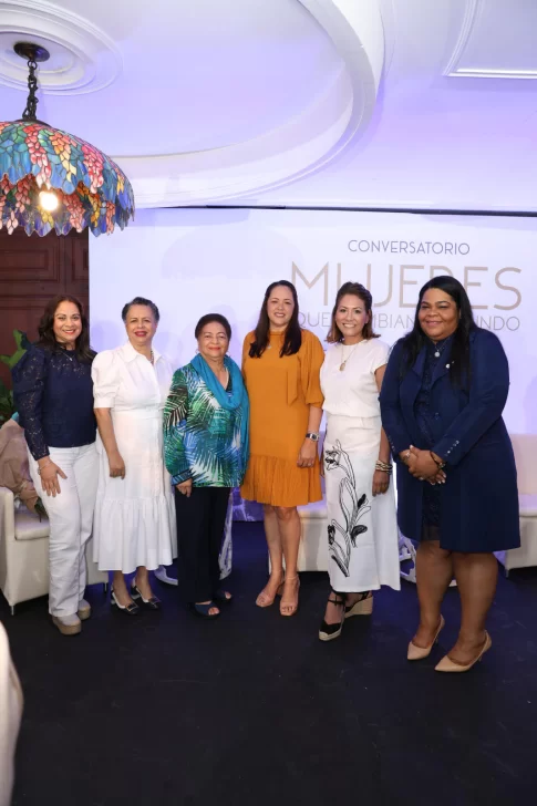 Cori-Concepcion-Manuela-Calderon-Dorca-Balcacer-Aleida-Taveras-Nilsa-Pichardo-y-Cinthia-Nunez-485x728