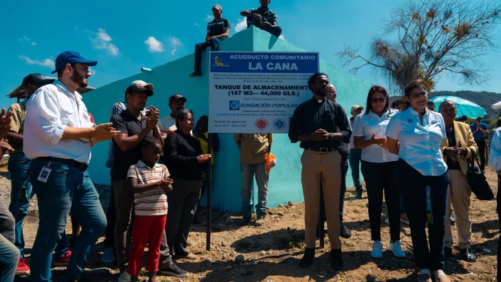 Fundación Popular beneficia a familias con acueducto en San Juan