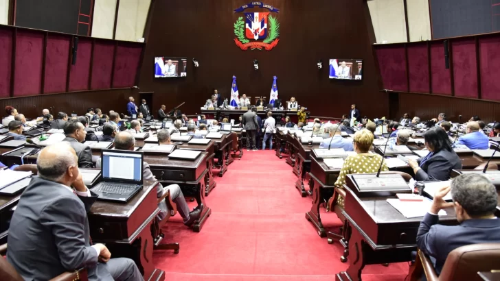 Los diputados otorgan seis días más a comisión especial que analiza el Código Penal