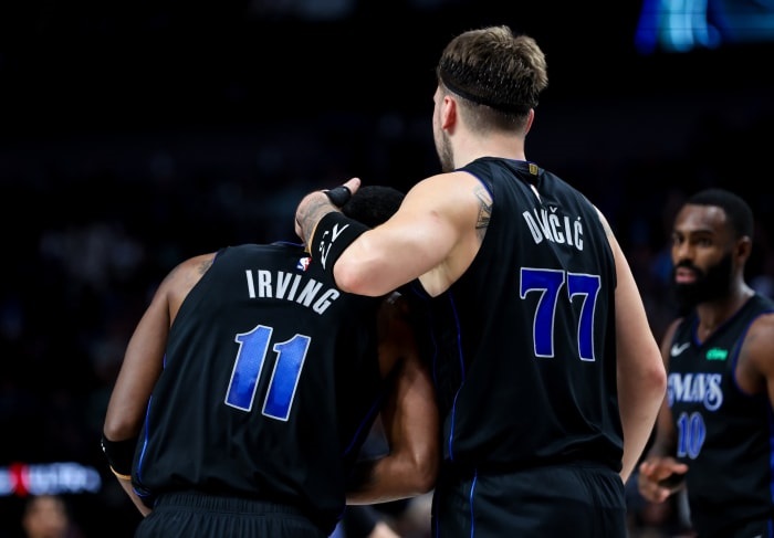 Irving y Doncic ponen a los Mavericks a un paso de las Finales