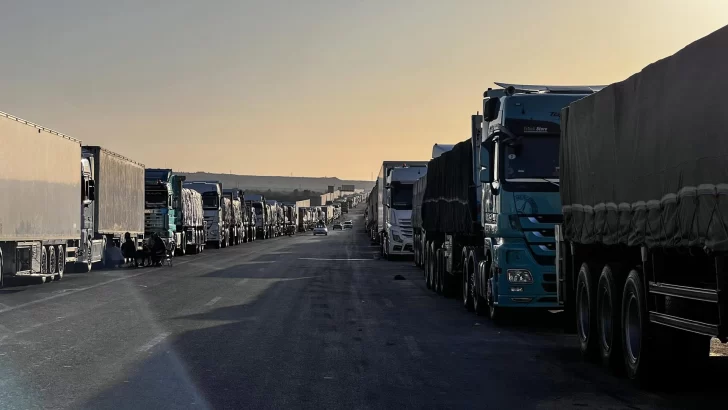 Israel cierra cruce de Rafah a Egipto e impide que entren camiones de alimentos para familias damnificadas por los bombardeos
