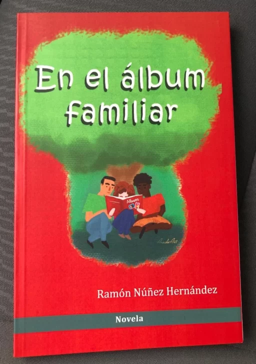 La novela 'En el álbum familiar', presentada por su autor