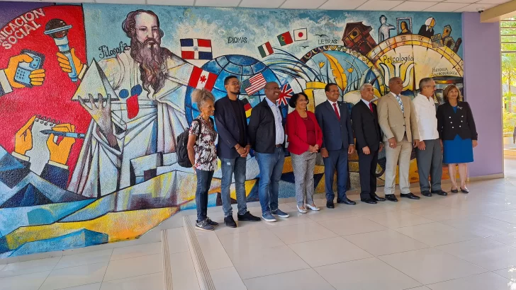 Develizan murales del artista Pedro Veras en Facultad Humanidades de la UASD