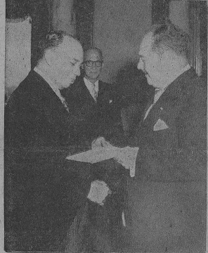 Embajador-Diaz-Canedo-entrega-Cartas-Credenciales-a-Hector-Bienvenido-Trujillo-el-18-de-mayo-de-1954-jpg-598x728