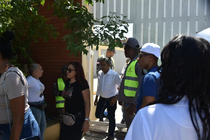 Escuela-Pedro-Aponte-no-se-salvo-del-activismo-politico-durante-las-elecciones2-728x485