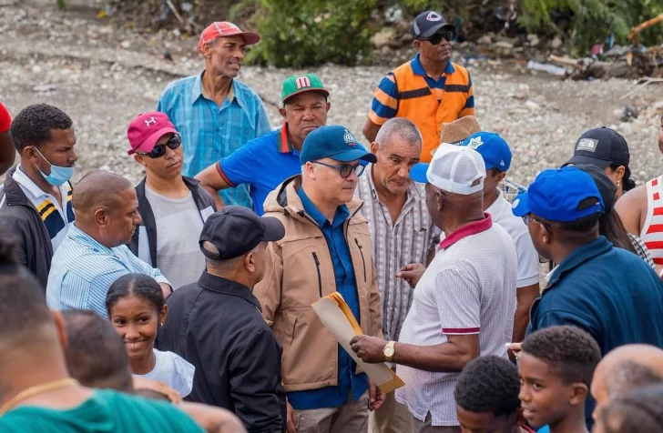 Gobierno asiste a familias afectadas por lluvias. Abinader convoca reunión de emergencia