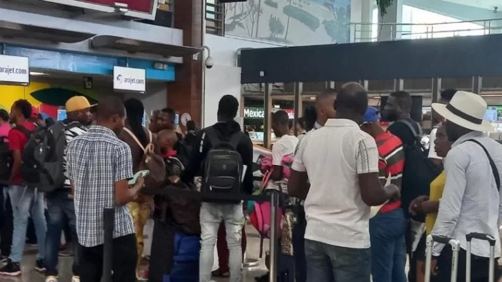 Aeropuertos dominicanos devuelven a haitianos pese a no existir disposiciones contra ellos