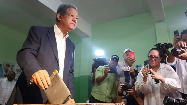 Leonel votará a las 11:00 a.m. en la escuela República Dominicana