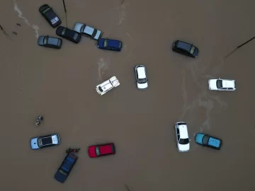 Suben a 137 los muertos por los temporales en el sur de Brasil