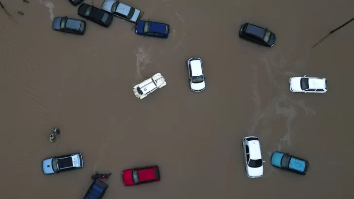 Suben a 137 los muertos por los temporales en el sur de Brasil