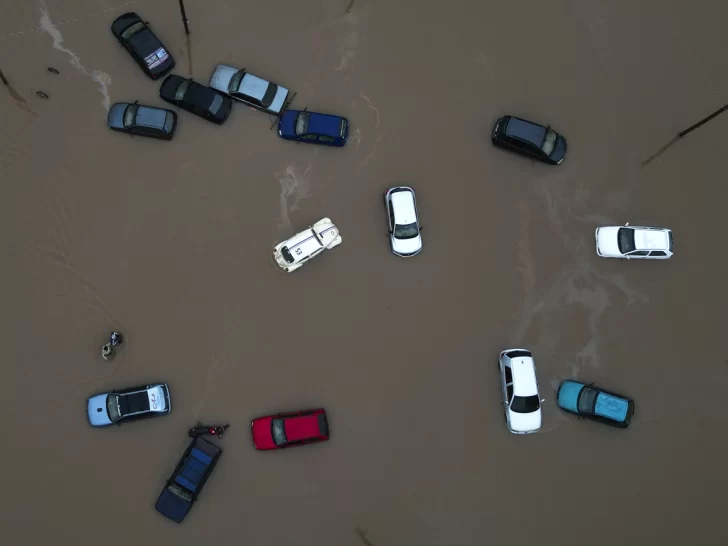 Suben a 137 los muertos por los temporales en el sur de Brasil